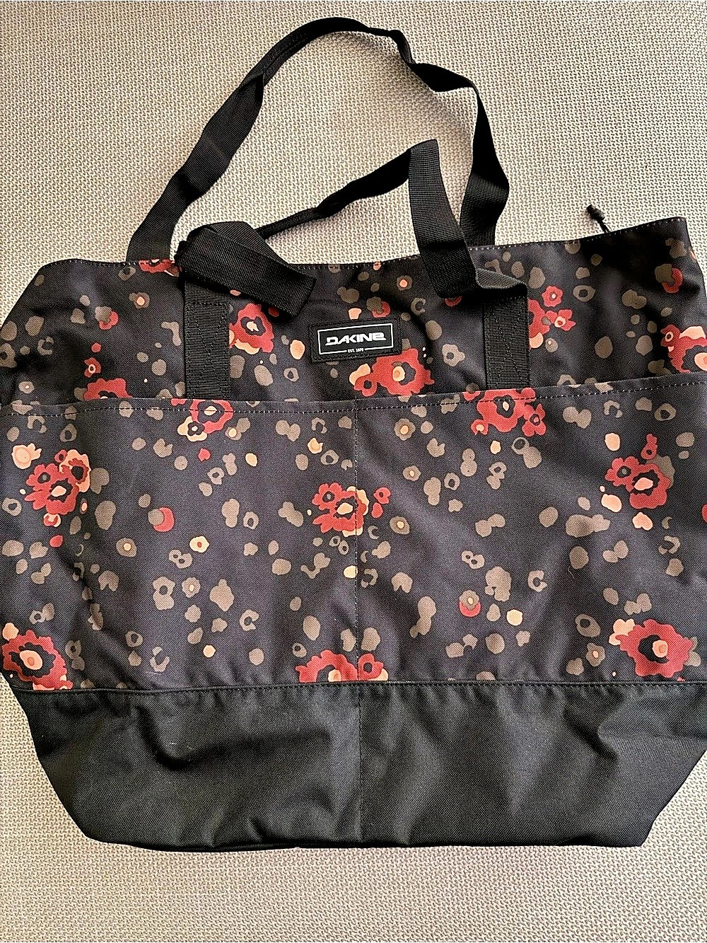 Dakine Classic 33L Tote Floral Tote Bag in Black & Red Like New
